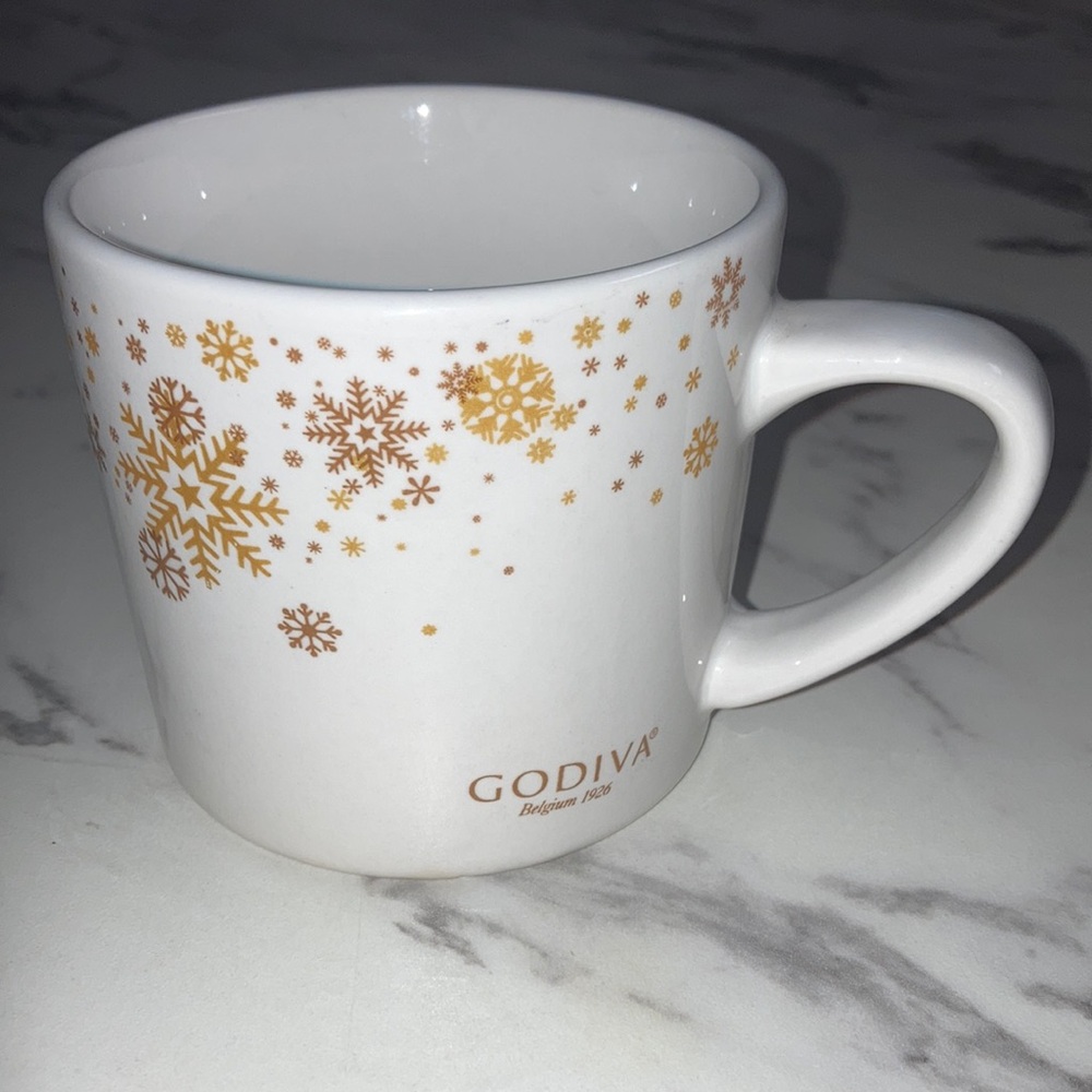 Diva White and Gold Elegant Dining Mug